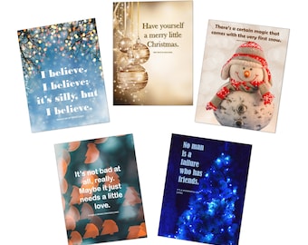 Puede incluir: Cinco tarjetas de felicitación navideñas con diseños festivos. Una tarjeta presenta un muñeco de nieve, otra tiene adornos y otras muestran citas como "I believe" y "Have yourself a merry little Christmas". Las tarjetas están sobre un fondo blanco.