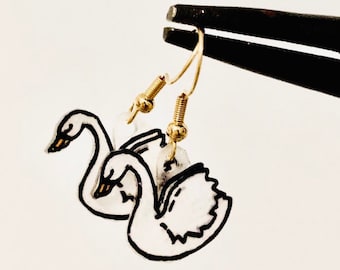 Boucles d’oreilles et porte-clés Swan Shrinky Dink Shrink Art, Cadeaux pour elle, Cadeau de Saint-Valentin, Cadeau de petite amie