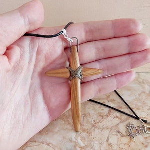 Cross Pendant Necklace in Olive Wood - Cross of the Resurraction - Wooden Cross Charme - Wooden Cross of Jesus Christ - Christian - Catholic
