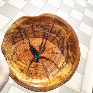Handcrafted Olive Wood Bowl With emerald resin details - Artisan Olive Wood Bowl - Unique & Rustic Bowl - Natural Wood Housewarming Gift