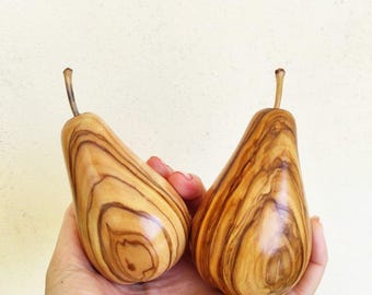 Poire en bois veiné naturel - Fruits en bois d'olivier - Décorations en bois - Poire en bois d'olivier - Poires en bois tournées à la main - Objets de collection