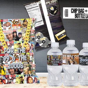 Op de afbeelding: Een set bedrukbare etiketten voor een zak chips en waterflessen. De etiketten bevatten een collage van tijdschriftcovers uit de jaren 90 en begin 2000, met de tekst "For the 99 & the 2000s".