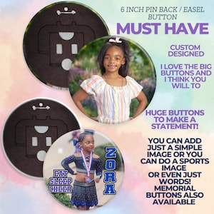 Puede incluir: Dos botones de 15,24 cm de diámetro con diseños personalizados y imágenes. Un botón presenta a una niña con una camisa a rayas de pie en un jardín. El otro botón presenta a una niña con un uniforme de animadora con el texto "ZORA" y "EAT SLEEP CHEER".