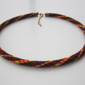 Schotse stijl patroon ketting - zaad kralen ketting - gehaakt touw bruin - traditioneel patroon - kralen sieraden - kralen accessoires