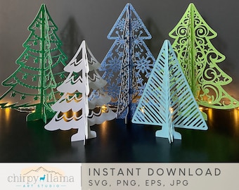 Può includere: Cinque sagome di alberi di Natale in carta di diversi colori e design. Gli alberi sono decorati con glitter e fiocchi di neve. Gli alberi sono disposti su una superficie nera con luci a catena.