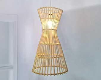 Ręcznie robiona lampa wisząca z bambusa: ekologiczne, naturalne oświetlenie