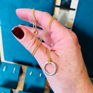 Sterling silver circle pendant necklace
