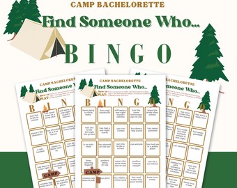 Può includere: Un set di cartelle di Bingo Camp Bachelorette a tema campeggio. Le cartelle presentano una tenda e dei pini, con frasi come "ama andare negli strip club" e "ha guidato una moto". Il gioco è pensato per gli addii al nubilato.