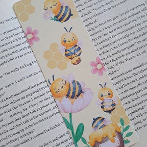 Cute bumble bees bookmark ~ Reading accessories| Honey Bee bookmark | Gift for booklovers | Bookworm gift | Bookish stationery