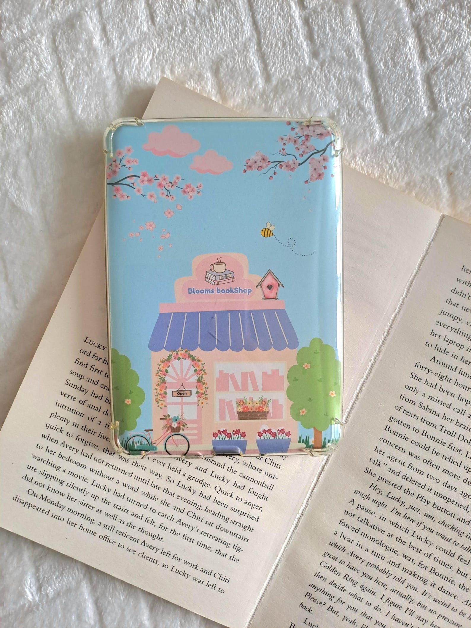 Spring Bookshop Kindle Insert: Gift for Booklover, Romance Bookshop - Etsy
