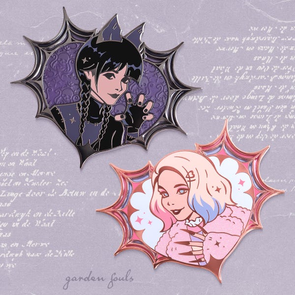 Emaille Pins: Spooky Duo • Wenclair Glasmalerei Spinnennetz Herzen • 7×6,1cm