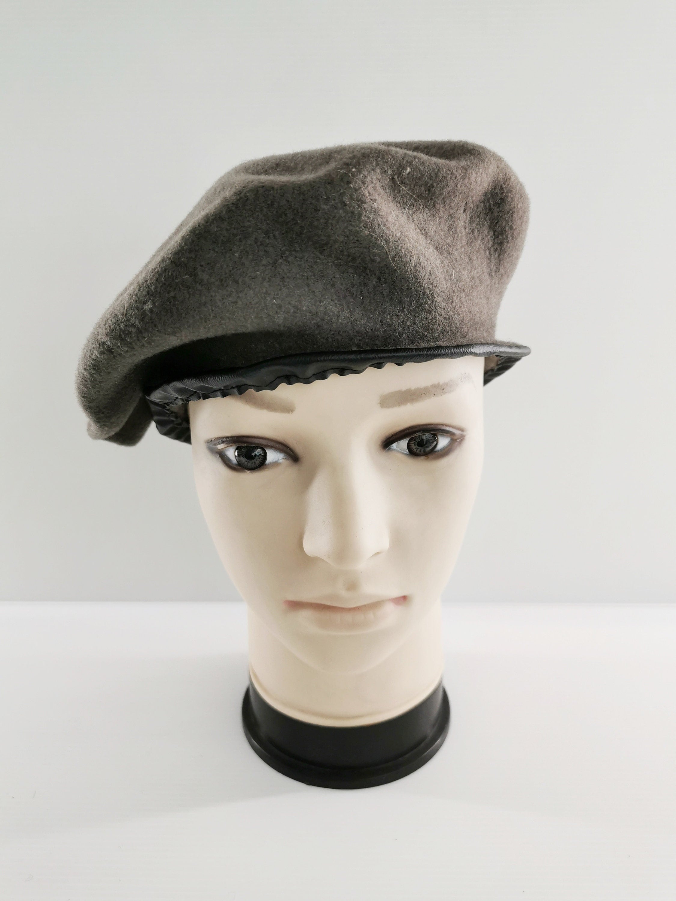 Vintage 60’s - 70’s Kangol Modelaine Classic Gray Wool Beret Kangol × Vintage Kangol Vintage Wool Beret Hat Cap | Grailed main image 4