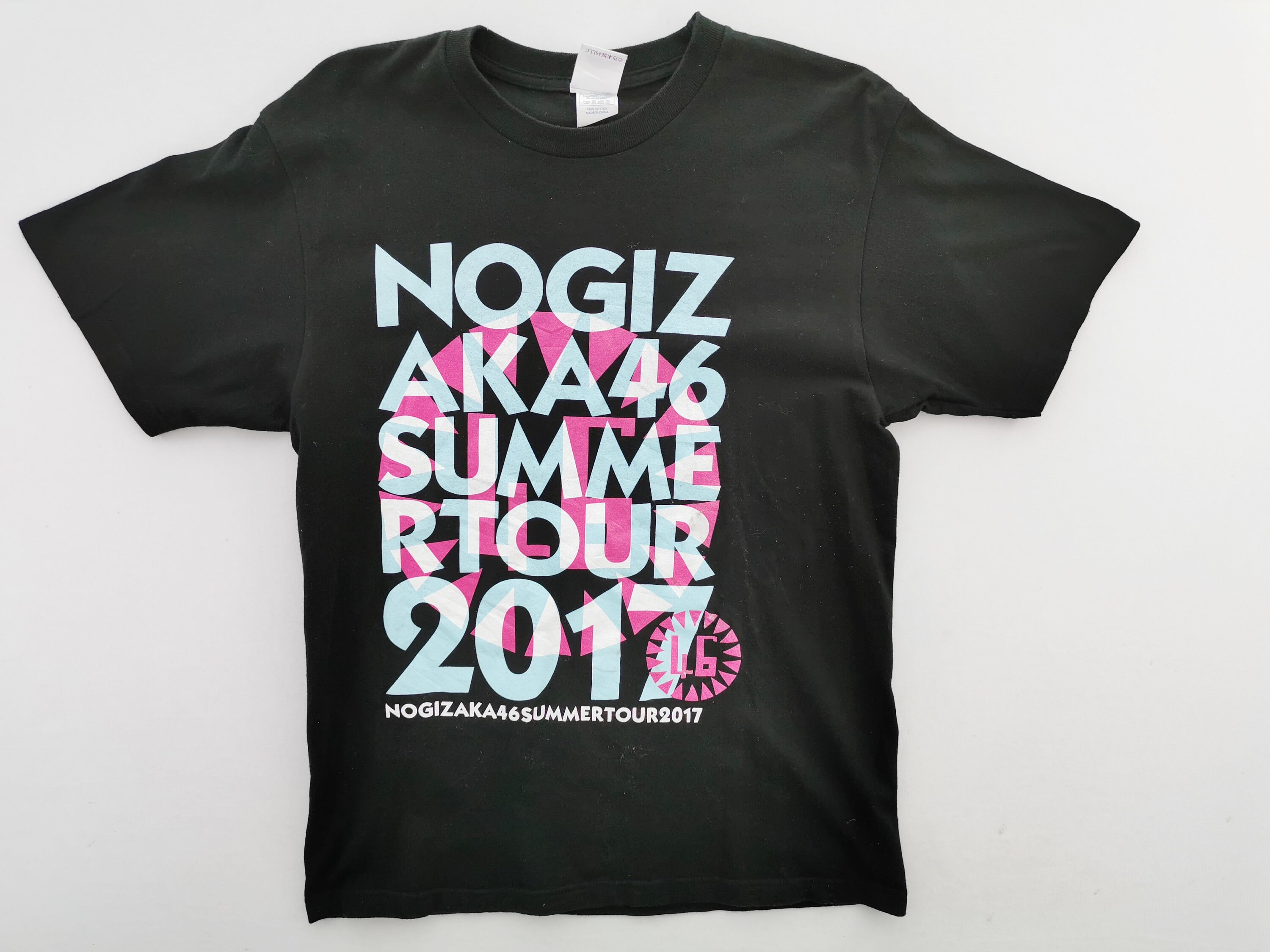 AKB48 17期研究生　単独LIVE サイン入りTシャツ sddefault.jpg
