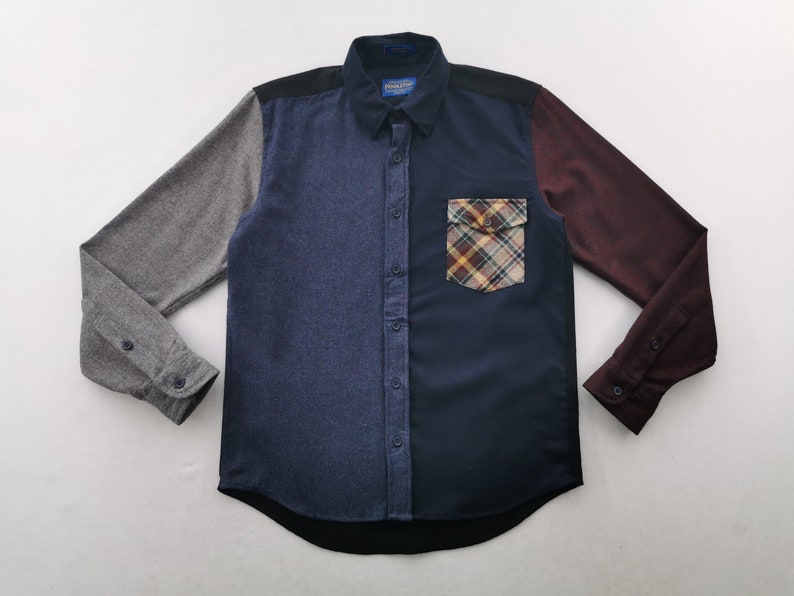 K&ouml;nnte beinhalten: Rustikales Holzschild mit dem Text "Welcome to our porch" in wei&szlig;er Schrift. Das Schild hat eine verwitterte Oberfl&auml;che und ein schlichtes, einladendes Design, perfekt f&uuml;r die Au&szlig;endekoration.