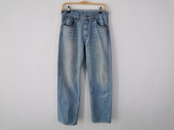 Distressed 501 jeans hot sale