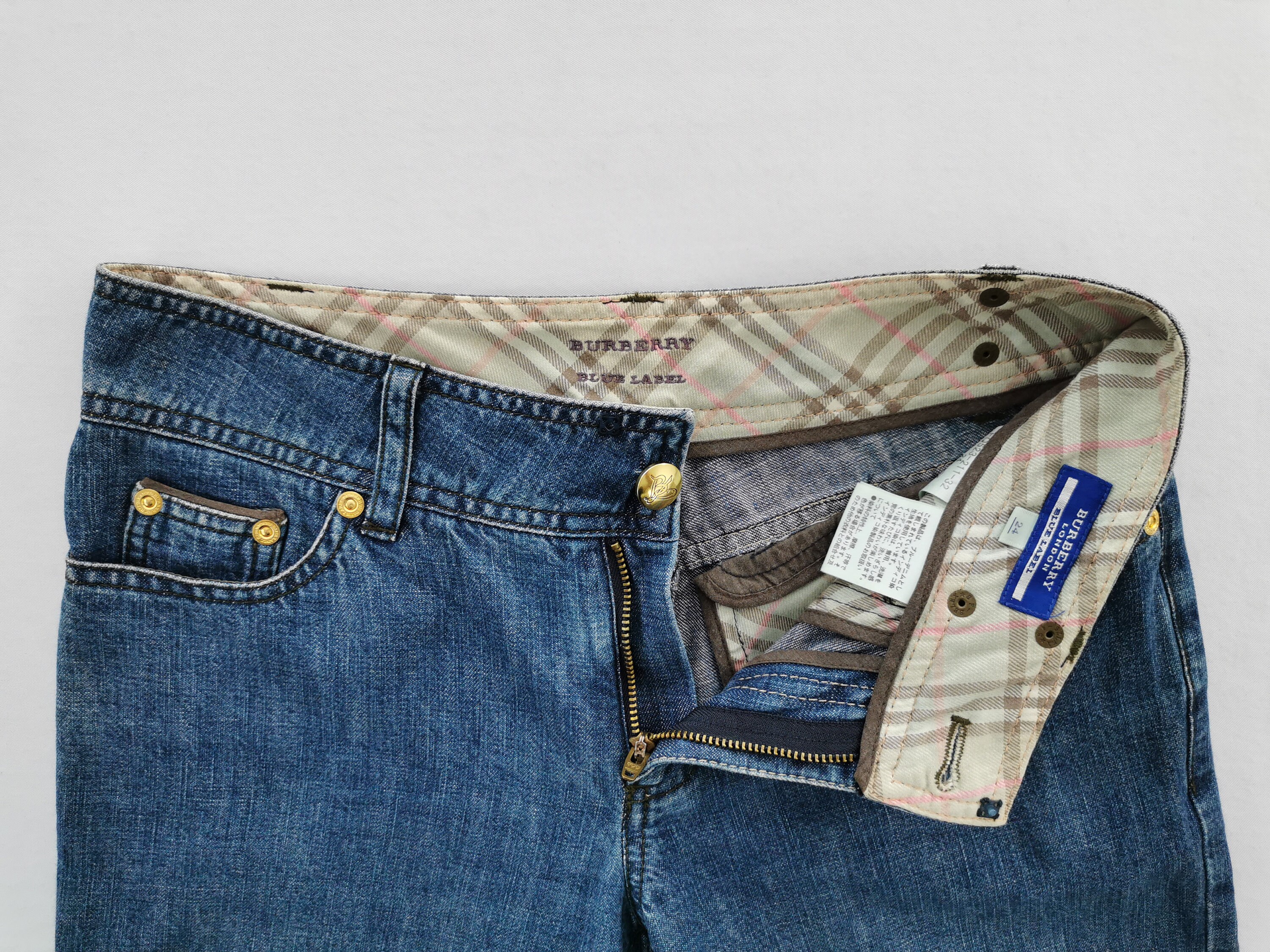Burberry Denim Vintage 90s Size 24 Burberry Logos Short Burberry Denim Vintage 90s Size 24 Burberry Logos Short