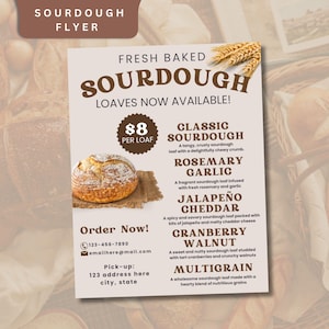 Könnte beinhalten: Ein Flyer, der frisch gebackene Sauerteigbrote für 8 $ pro Laib bewirbt. Der Flyer listet verschiedene Geschmacksrichtungen auf, darunter klassischer Sauerteig, Rosmarin-Knoblauch, Jalapeño-Cheddar, Cranberry-Walnuss und Mehrkorn.