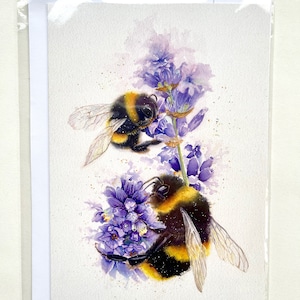 Bijen op lavendel, wenskaart 7 x 5 inch, naar een origineel aquarelschilderij van Kirstie Trobe Fine Art. Blanco van binnen.