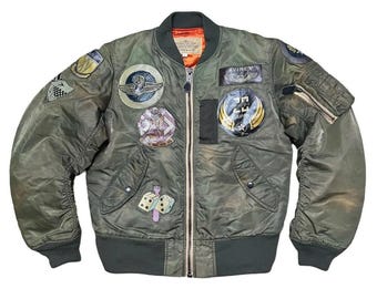 Chaqueta bomber Avirex con parches completos