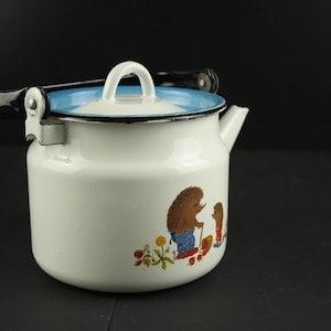 vintage enamel kettle hedgehog pot like new