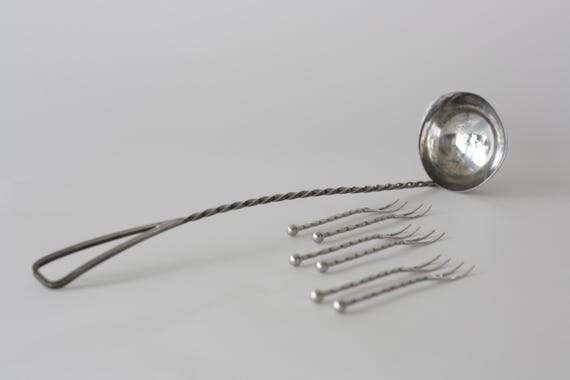 Vintage WMF Bowle Schöpfkelle, 90-5 versilbert, gedrehter Griff, Bowlelöffel Bowle Kelle Löffel mit 6 Bowlespießen Cromargan