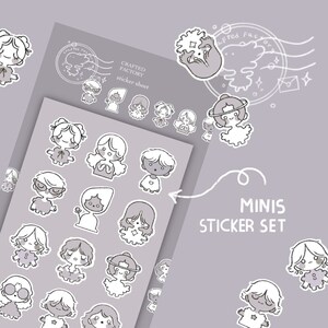 Puede incluir: Una hoja de pegatinas grises y blancas con personajes de dibujos animados adorables con diferentes expresiones y accesorios. Las pegatinas están etiquetadas como "minis sticker set" y "crafted factory sticker sheet".