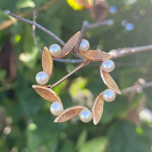 Rare Vintage 18K Yellow Gold Cultured Pearl Wreath Brooch