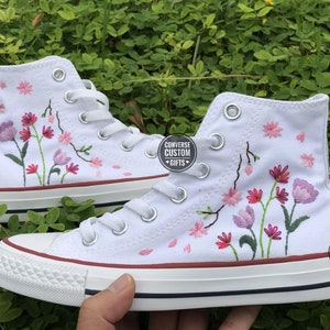 Converse custom shoes/ Converse chuck taylor embroidered flower/ Converse Chuck Taylor 70/ Converse custom floral embroidery