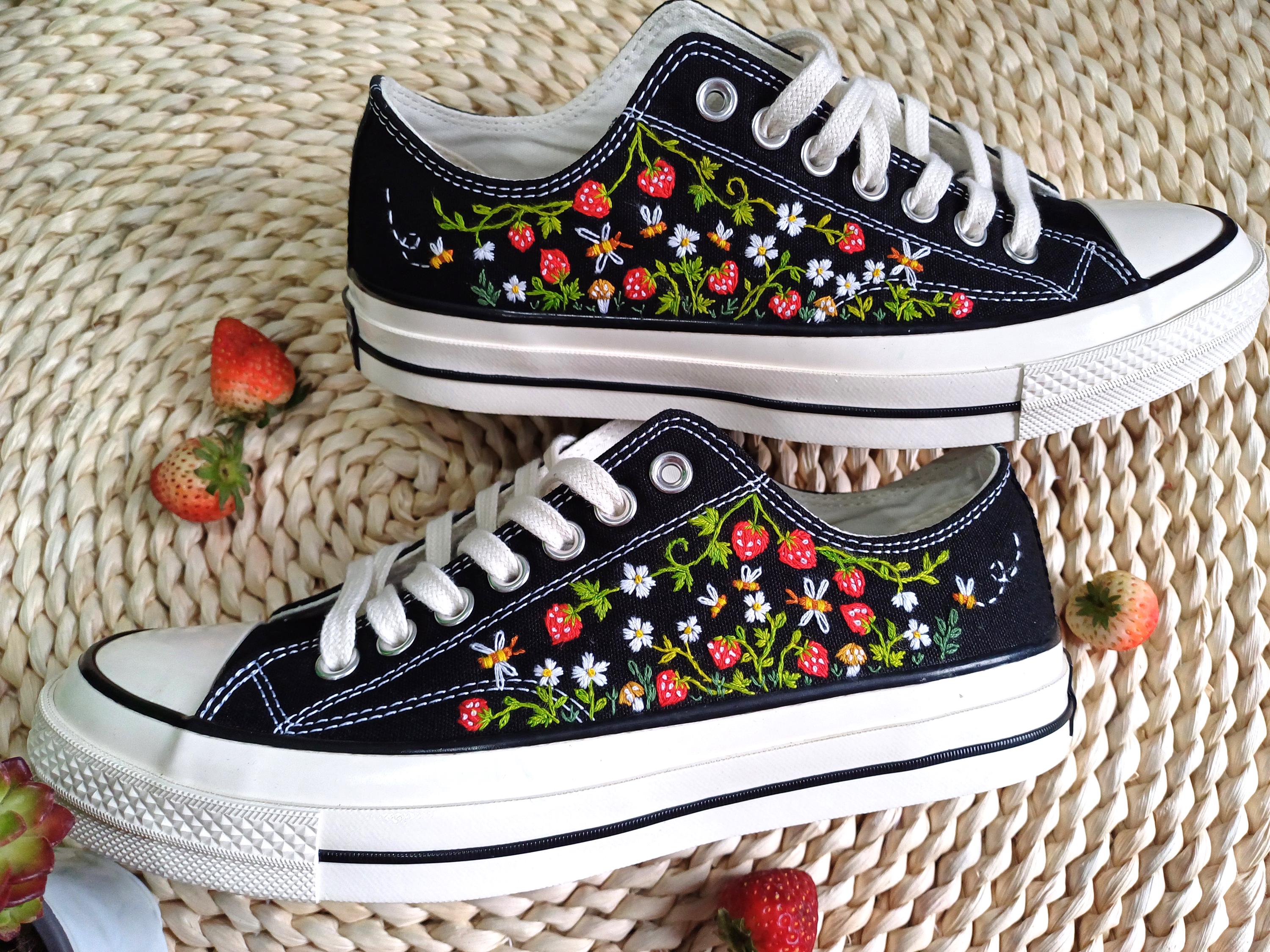 Converse Low Top Strawberry Embroidered Shoes/ Strawberry