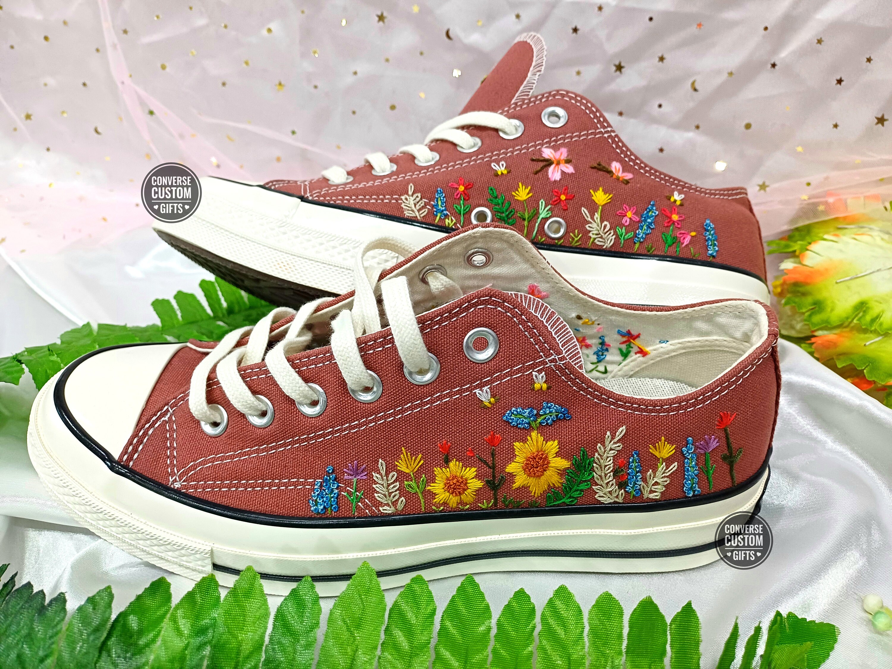 Hand Embroidered Converse Chuck 70 Low-top Shoes: Floral Bee