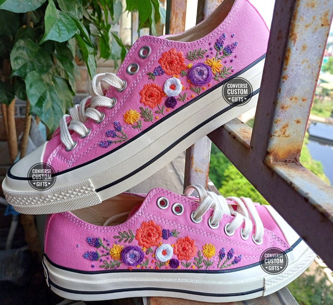 ♡オーダー専用ページ♡ Custom Embroidered Converse Low-top: Floral Design - Etsy
