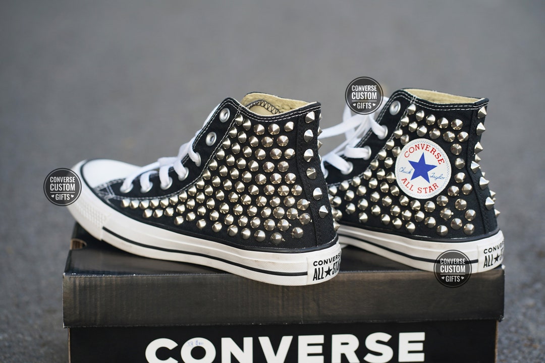 Converse High Tops con tachuelas: zapatos punk rock personalizados  México