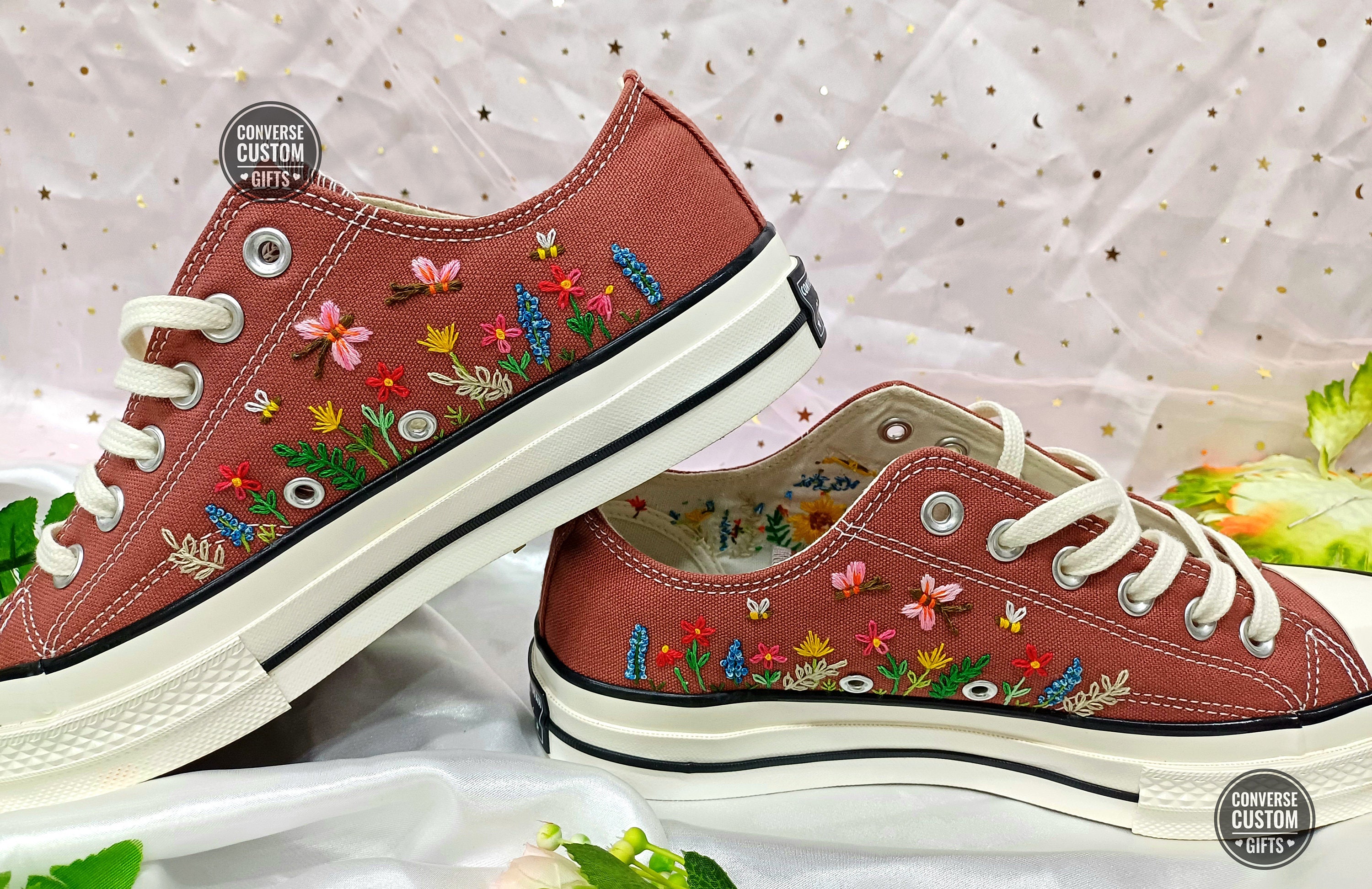 Hand Embroidered Converse Chuck 70 Low-top Shoes: Floral Bee