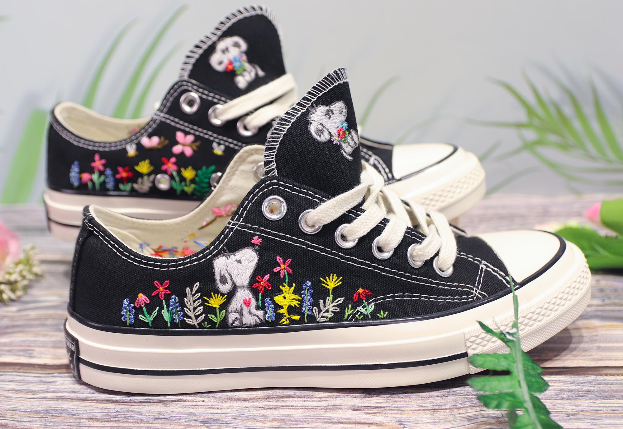 Black low top chucks deals