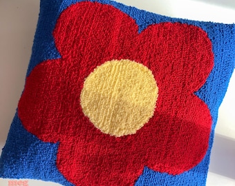 Funda de almohada hecha a mano con mechones: cojín floral con aguja perforada