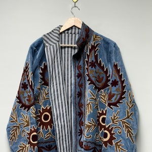 Handgemaakte fluwelen Suzani-dameswinterjas Traditionele geborduurde boho-bovenkleding Korte jas voor dames Geschenken