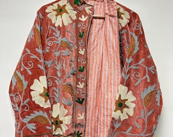 Fluwelen Suzani geborduurde jas ambachtelijke handgemaakte jas handgemaakte Suzani jas bloemdessin Boho korte jas cadeau voor haar
