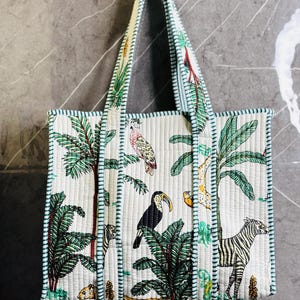 Mittelgroße gesteppte Einkaufstasche mit Dschungeldruck, handgefertigte gesteppte Tasche, weiche indische Baumwoll-Einkaufstasche, Reisetasche, Schultertasche