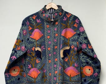 Chaqueta Suzani de terciopelo hecha a mano, chaqueta corta con bordado uzbeko, abrigo étnico para mujer, abrigo bohemio de lujo