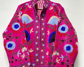 Rosa Samt Suzani Jacke Hand bestickt Floral Mantel Neujahr Wintermantel Vintage usbekische Suzani Geschenk für sie