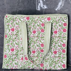 花柄キルティングコットントートバッグ：ハンドメイドインド製トラベルショルダーバッグ