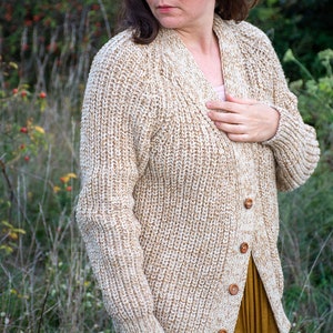 SOFORT LIEFERBAR Marmor Vintage Frau V-Ausschnitt Strickjacke. Reine Wolle. Creme und Kupfer