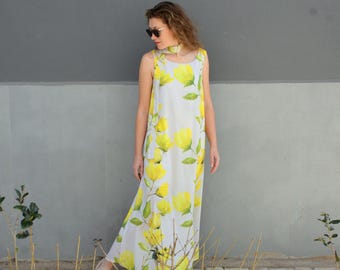 Vestido midi sin mangas con estampado floral amarillo