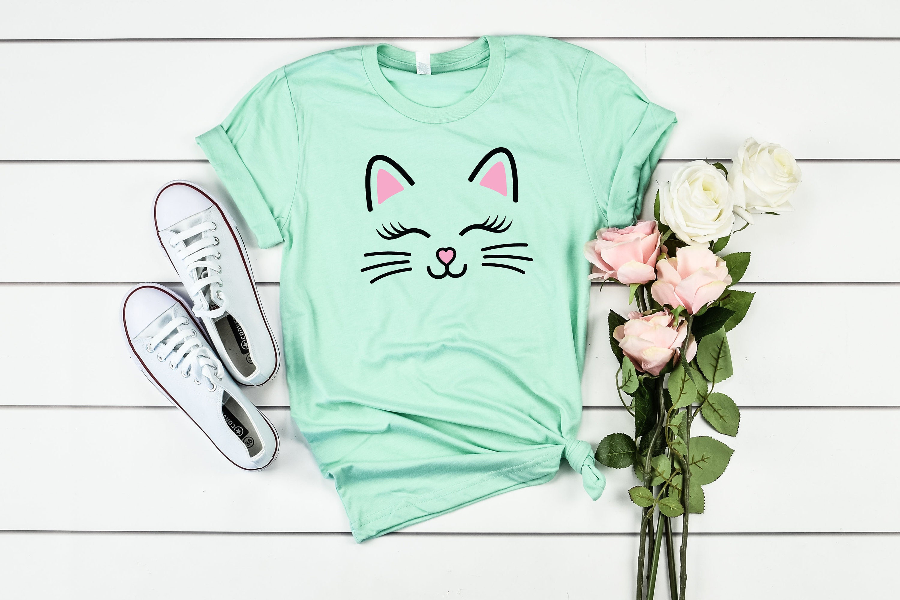 Discover Just a girl who loves cat Shirt