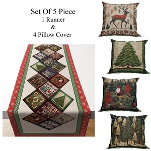 Könnte beinhalten: Ein Set aus fünf weihnachtlichen Dekorationsartikeln. Enthält einen Tischläufer mit rautenförmigen Mustern und vier Kissenbezüge. Die Kissenbezüge zeigen Bilder von einem Hirsch, einem Weihnachtsbaum, dem Weihnachtsmann und einer Waldszene. Der Text "Set Of 5 Piece 1 Runner & 4 Pillow Cover" ist sichtbar.