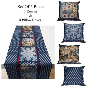Könnte beinhalten: Ein fünfteiliges Heimdekor-Set mit einem Tischläufer und vier Kissenbezügen. Der Läufer und die Kissen haben ein blau-weißes Schneeflocken-Design. Der Text "Set Of 5 Piece 1 Runner & 4 Pillow Cover" ist im Bild zu sehen.
