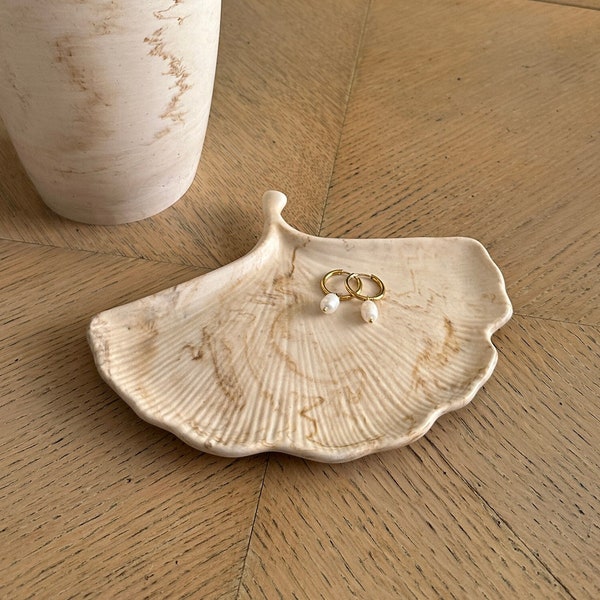 Plateau forme ginkgo marbré pour rangement bijoux décoration