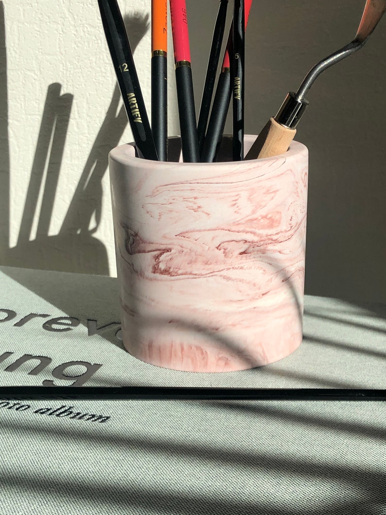 Small marbled pink pot in Jesmonite for pen and brush storage image 6