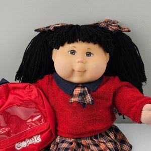 Doll - Cabbage Patch Doll - TRU Green  Signature 2002 K-2 in School Outfit with backpack