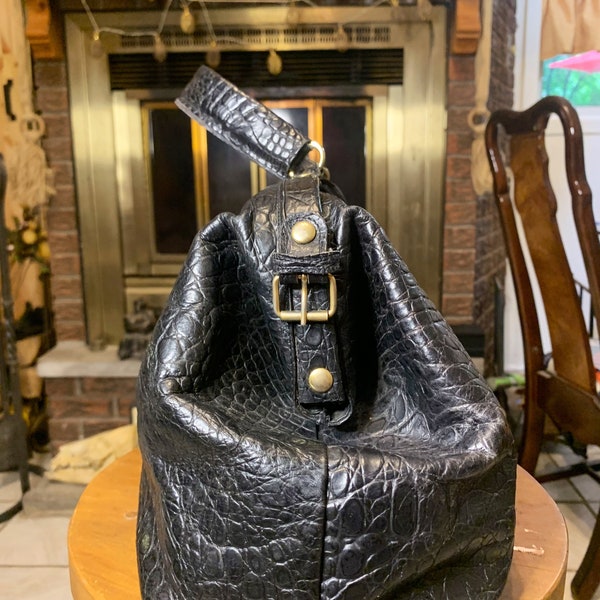 Vintage Paola Del Lungo black Italian leather handbag.